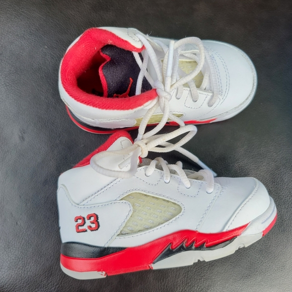 jordan retro tennis shoes